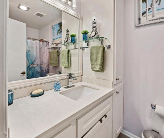 6350 Genesee Avenue 312, San Diego, CA 92122