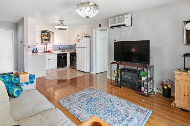 6350 Genesee Avenue 312, San Diego, CA 92122