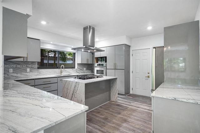 7810 Beachview Dr, North Bay Village, FL 33141