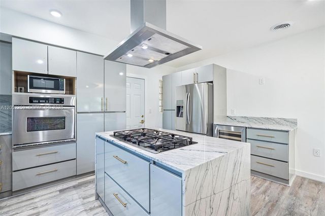 7810 Beachview Dr, North Bay Village, FL 33141