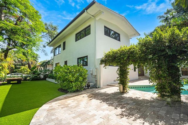 7810 Beachview Dr, North Bay Village, FL 33141