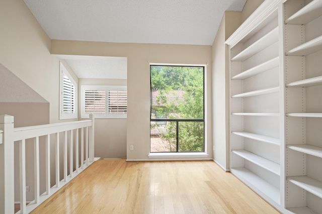 130 Sugarberry Circle, Houston, TX 77024