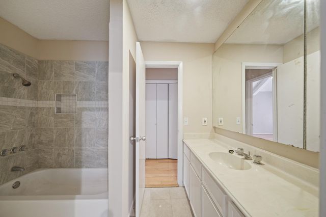 130 Sugarberry Circle, Houston, TX 77024