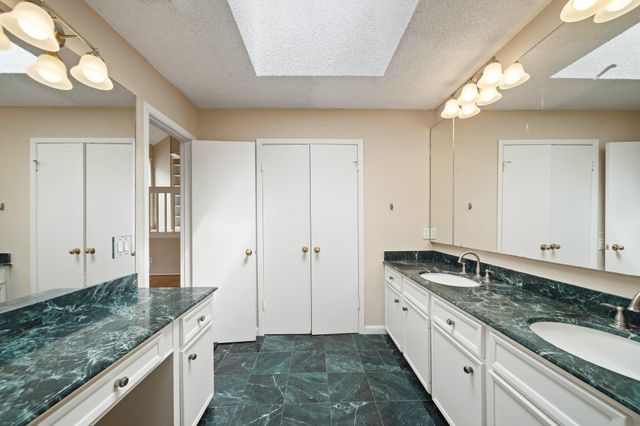 130 Sugarberry Circle, Houston, TX 77024