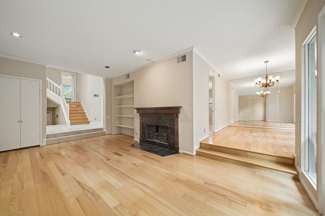 130 Sugarberry Circle, Houston, TX 77024