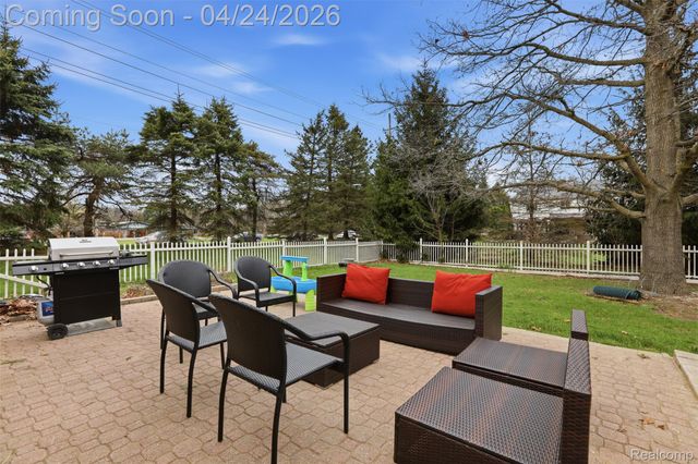 3300 Viking Drive, Commerce Charter Township, MI 48390
