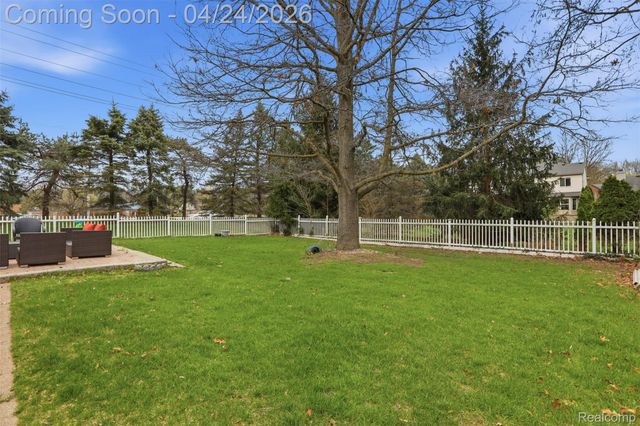 3300 Viking Drive, Commerce Charter Township, MI 48390