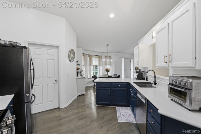 3300 Viking Drive, Commerce Charter Township, MI 48390