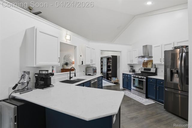 3300 Viking Drive, Commerce Charter Township, MI 48390