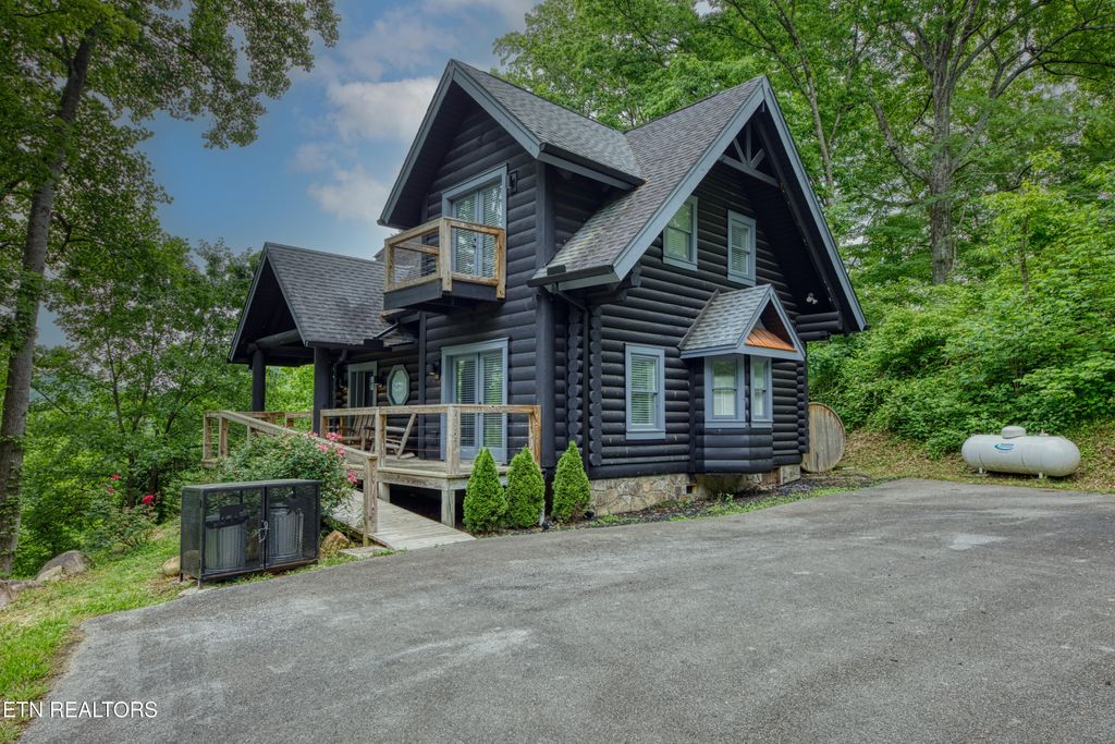 1315 Old Knoxville Hwy, Sevierville, TN 37876