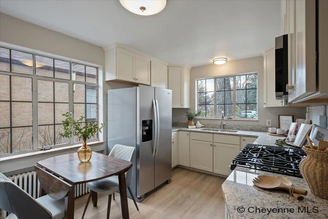 322 W 6TH AVE, Cheyenne, WY 82001