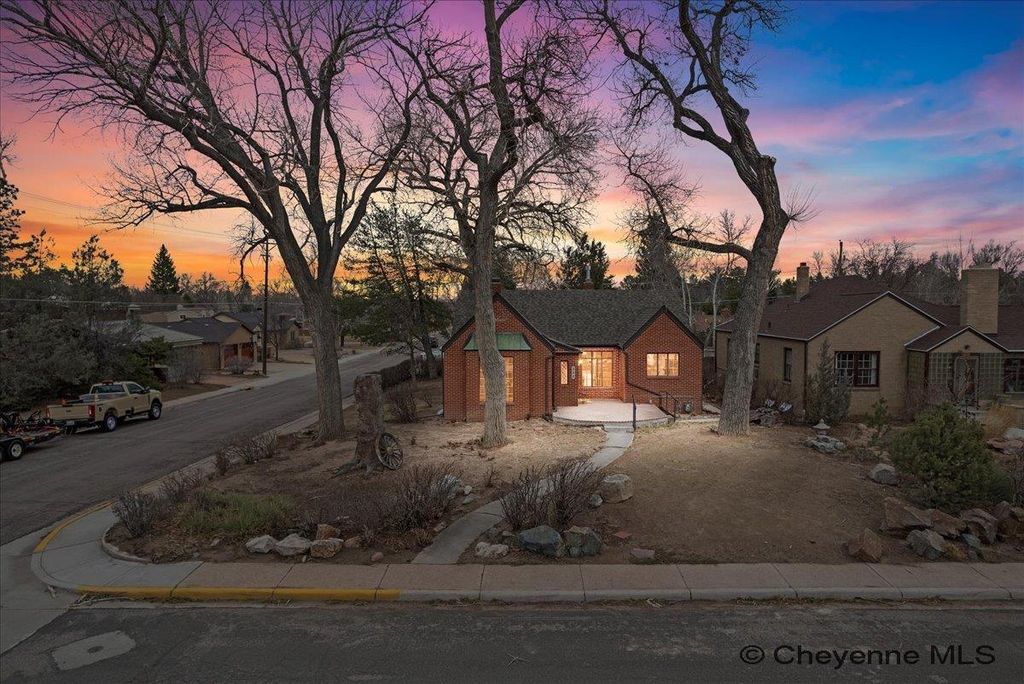 322 W 6TH AVE, Cheyenne, WY 82001