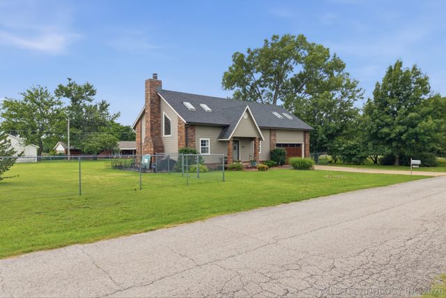 15604 E Oklahoma Street, Catoosa, OK 74116