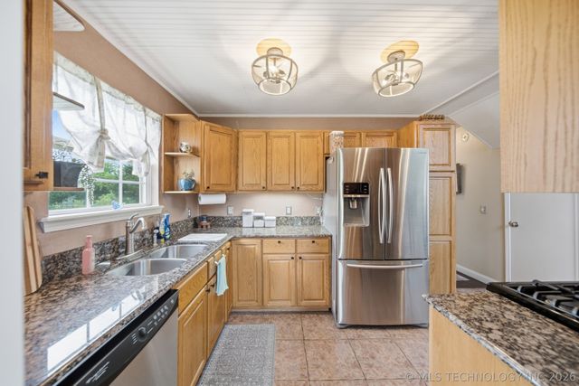 15604 E Oklahoma Street, Catoosa, OK 74116