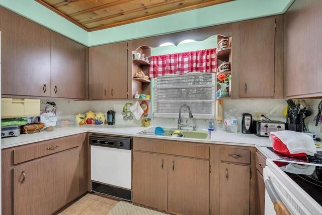 415 HAL COLDING ROAD, Lithia, FL 33547