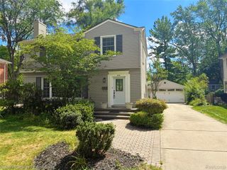 906 Putney Street, Birmingham, MI 48009