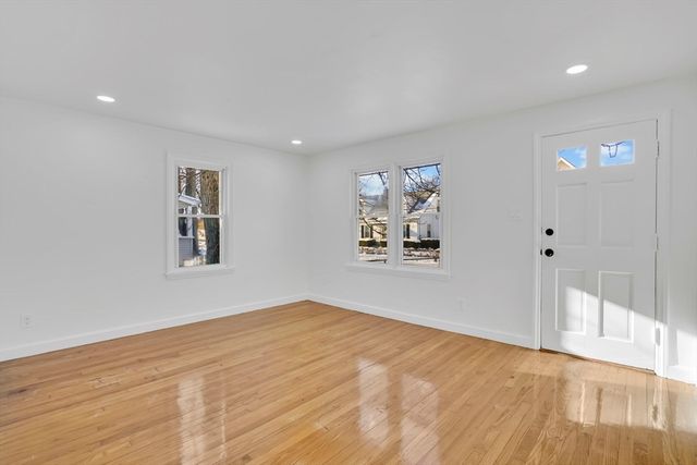 47 Victoria St, Springfield, MA 01104