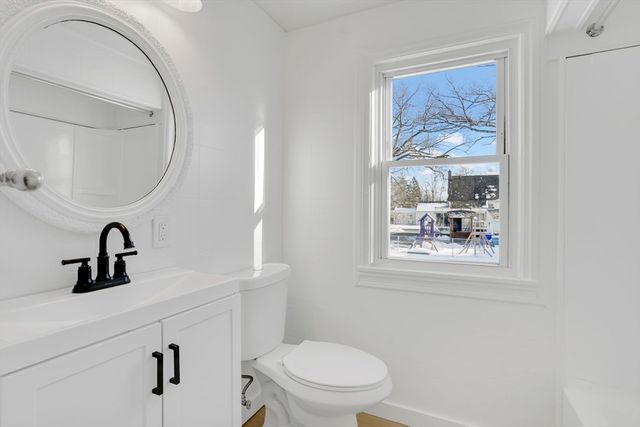 47 Victoria St, Springfield, MA 01104