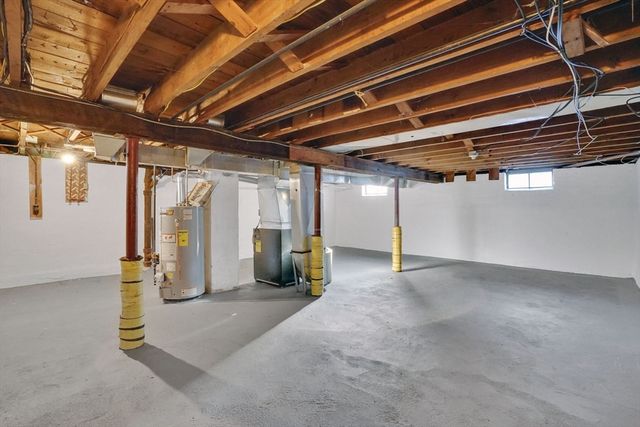 47 Victoria St, Springfield, MA 01104