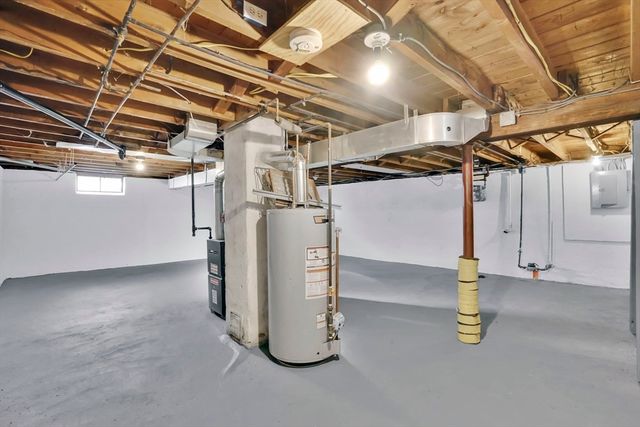 47 Victoria St, Springfield, MA 01104