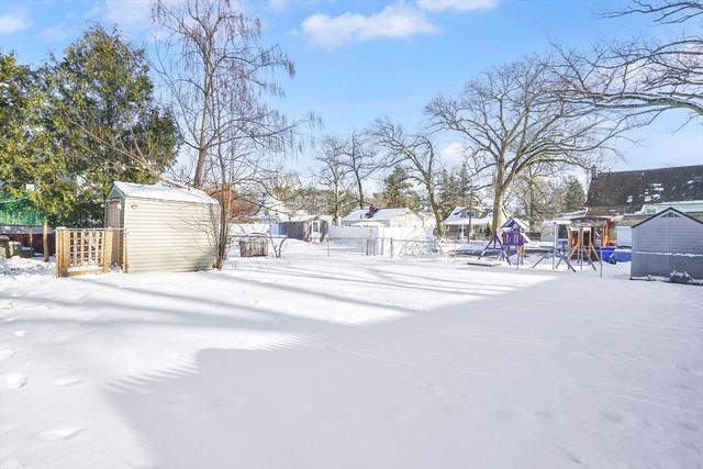 47 Victoria St, Springfield, MA 01104