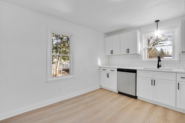 47 Victoria St, Springfield, MA 01104