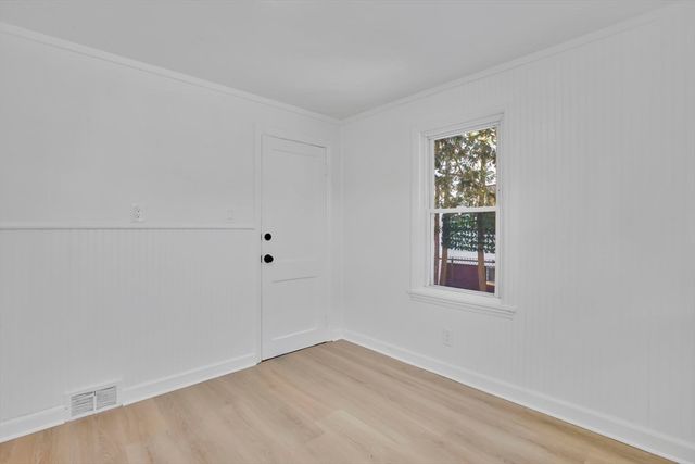 47 Victoria St, Springfield, MA 01104