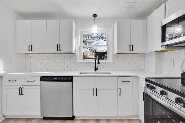 47 Victoria St, Springfield, MA 01104