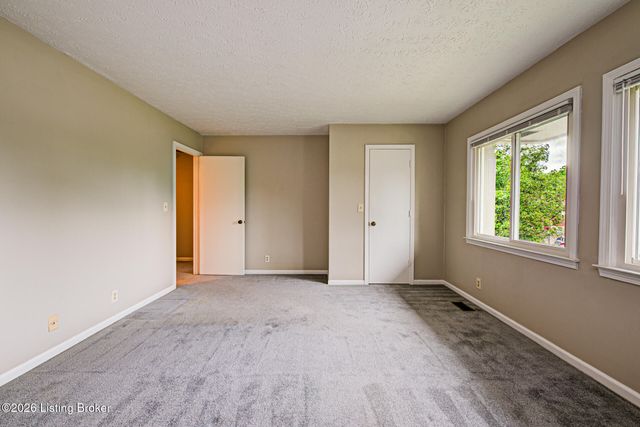 2969 Six Mile Ln, Louisville, KY 40220