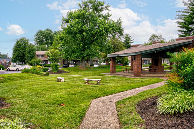 2969 Six Mile Ln, Louisville, KY 40220