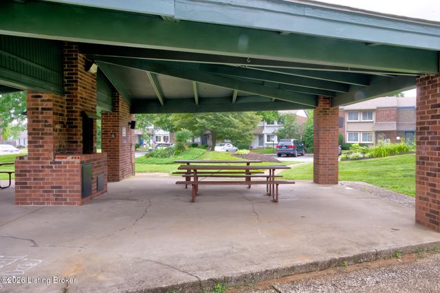 2969 Six Mile Ln, Louisville, KY 40220