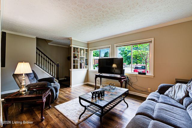 2969 Six Mile Ln, Louisville, KY 40220