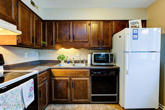 2969 Six Mile Ln, Louisville, KY 40220