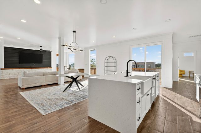 111 Starlight PATH, Red Rock, TX 78662