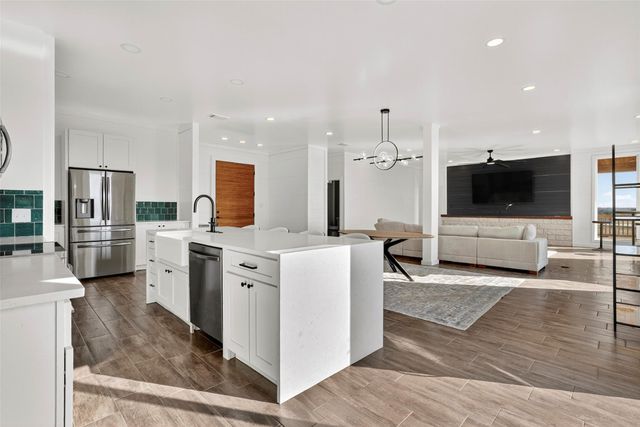 111 Starlight PATH, Red Rock, TX 78662