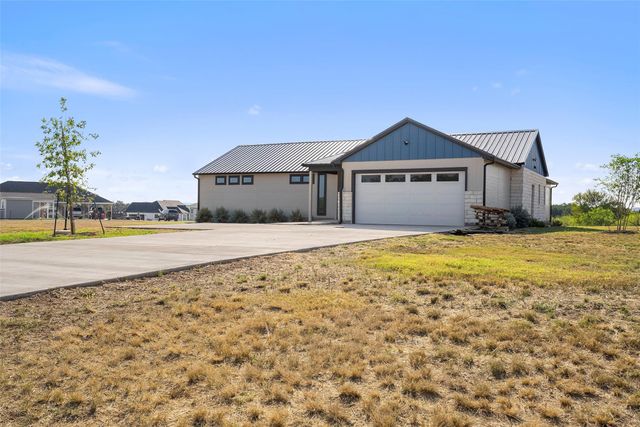 111 Starlight PATH, Red Rock, TX 78662