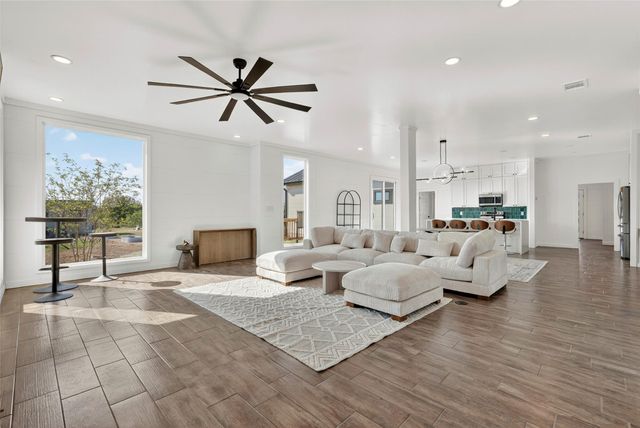111 Starlight PATH, Red Rock, TX 78662