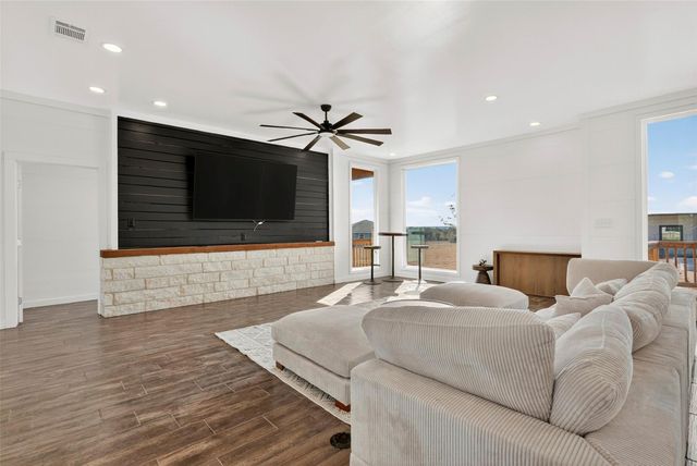 111 Starlight PATH, Red Rock, TX 78662