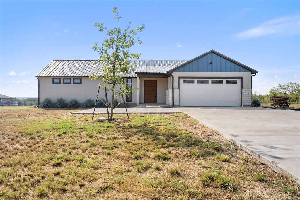 111 Starlight PATH, Red Rock, TX 78662