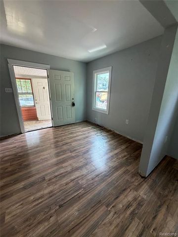 934 Barrie Avenue, Flint, MI 48507