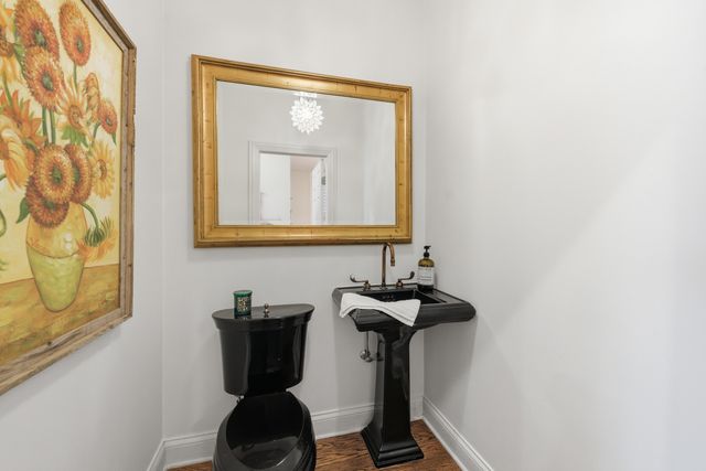 1610 W Ohio Street, Chicago, IL 60622