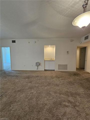 6025 Chardonnay LN 102, Naples, FL 34119