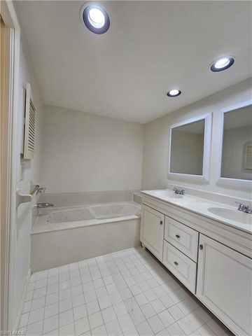 6025 Chardonnay LN 102, Naples, FL 34119