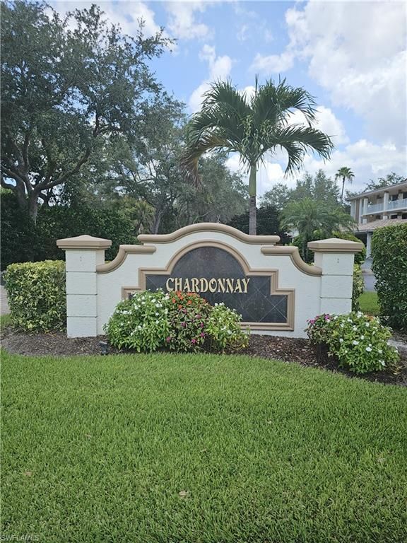 6025 Chardonnay LN 102, Naples, FL 34119