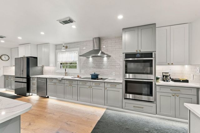 14 Harbor Lane, Kemah, TX 77565