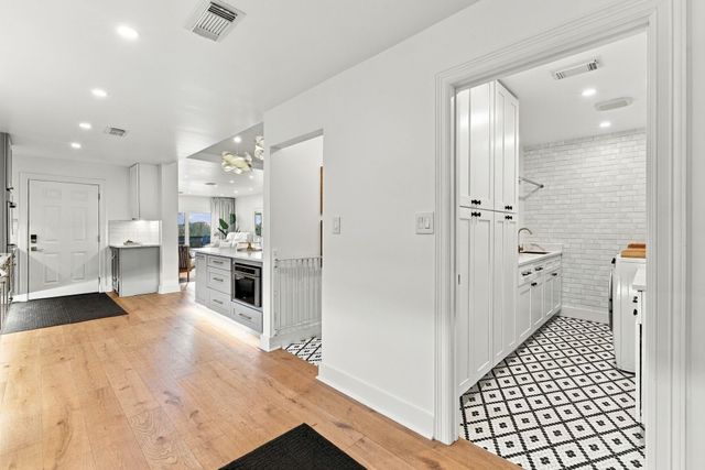 14 Harbor Lane, Kemah, TX 77565