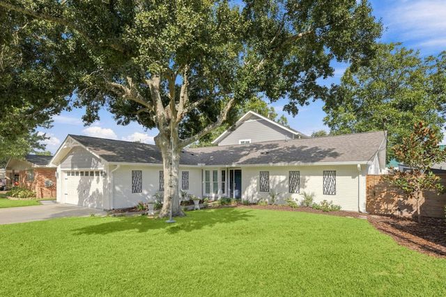 14 Harbor Lane, Kemah, TX 77565