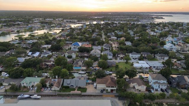 14 Harbor Lane, Kemah, TX 77565
