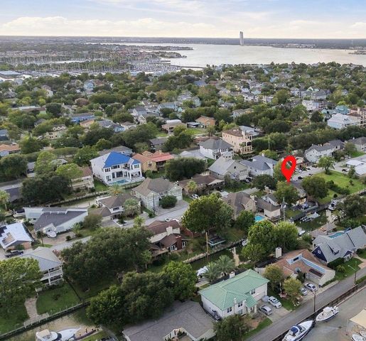 14 Harbor Lane, Kemah, TX 77565