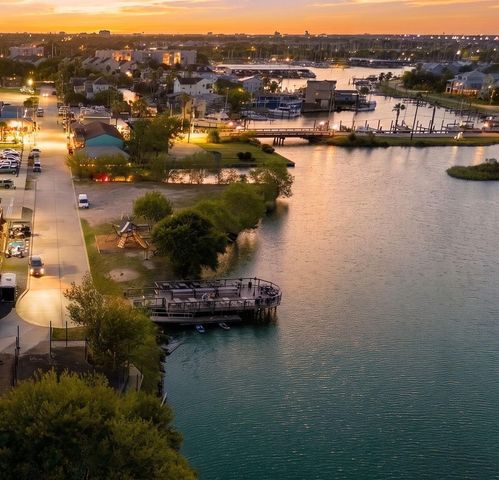 14 Harbor Lane, Kemah, TX 77565
